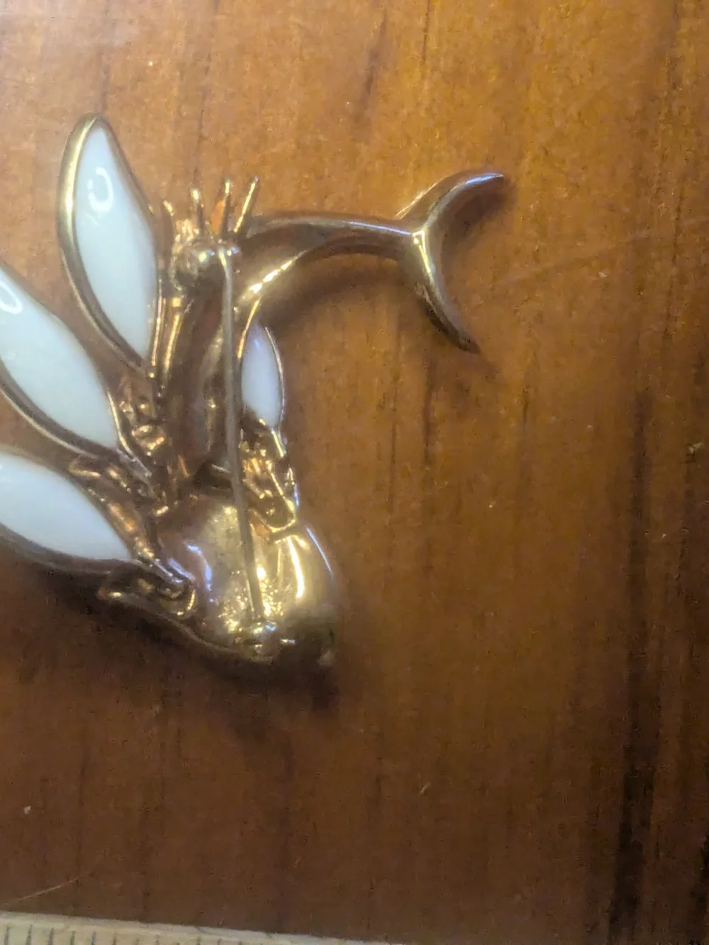 Alfred Philippe Trifari Fish Brooch with White Milk Glass Fins 50s Glam